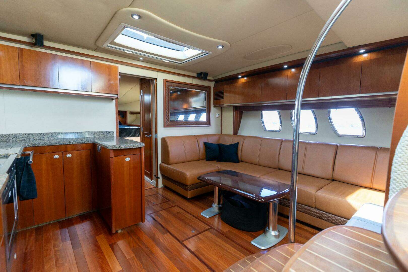 2005 Sea Ray 48 Sundancer - Image 33