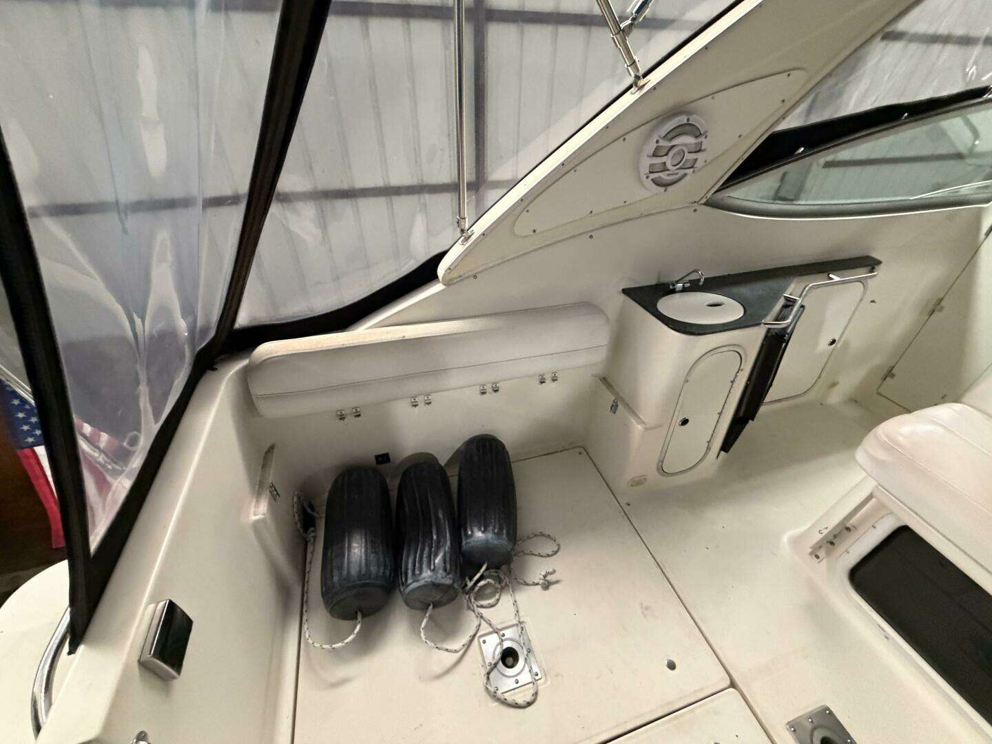 2001 Maxum 3300 SCR - Image 17