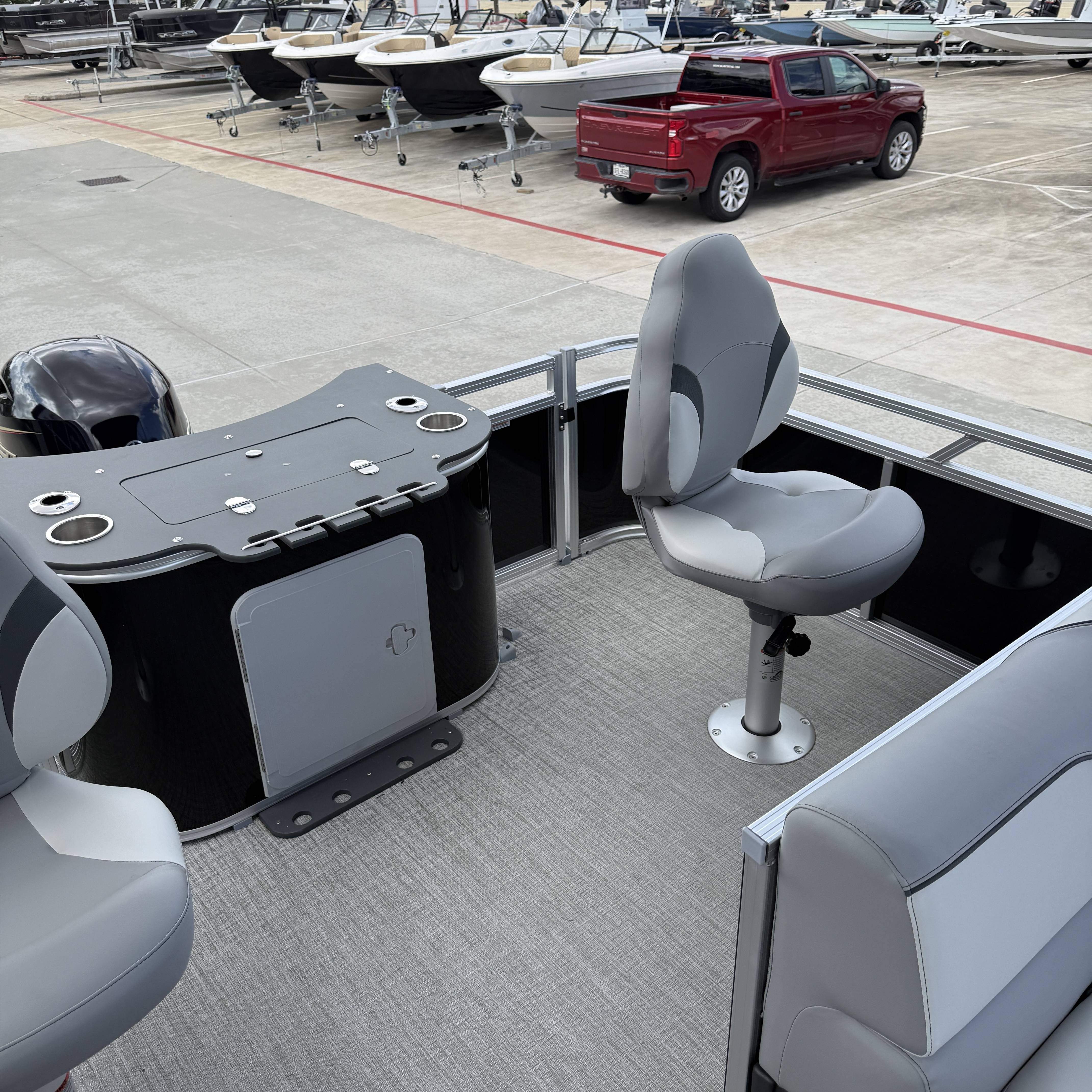 2026 Avalon Venture 85 Rear Fish - 21' - 11