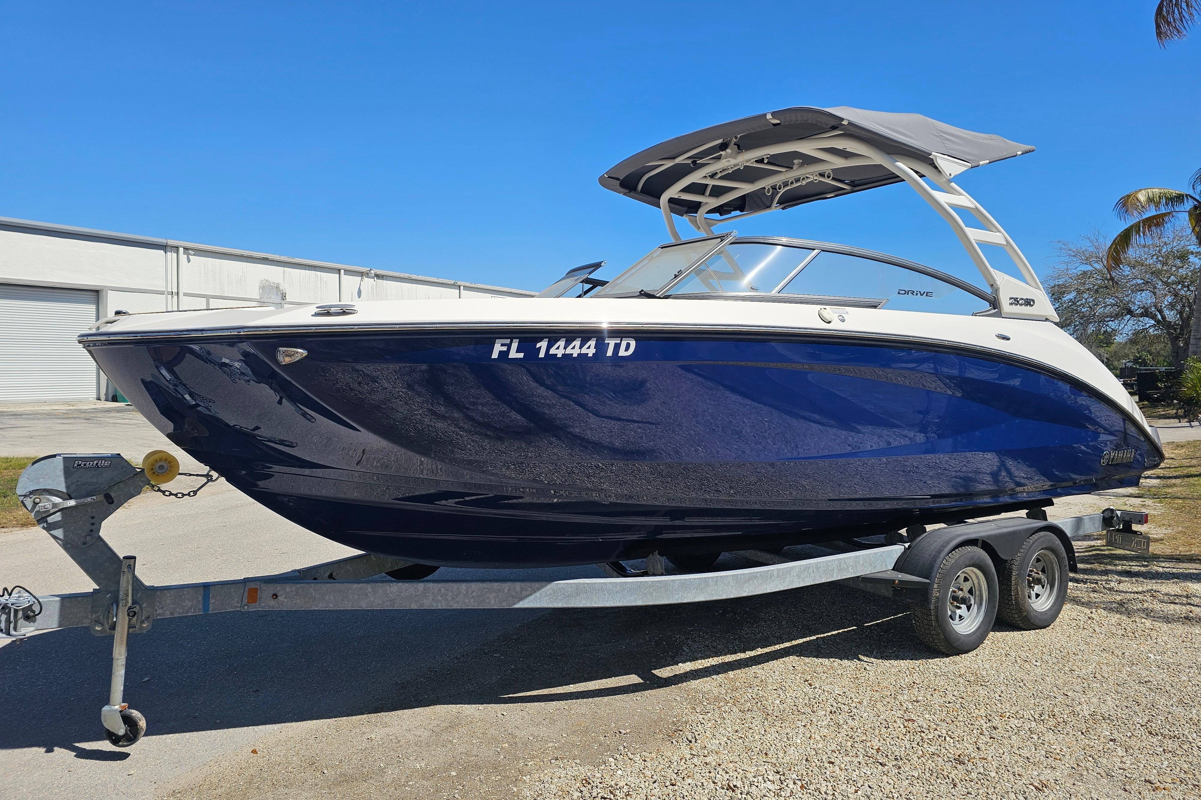 2022 Yamaha Boats 252SD