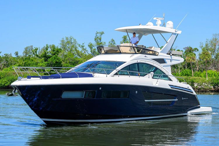 2018 Cruisers Yachts 60 Fly - Image 3