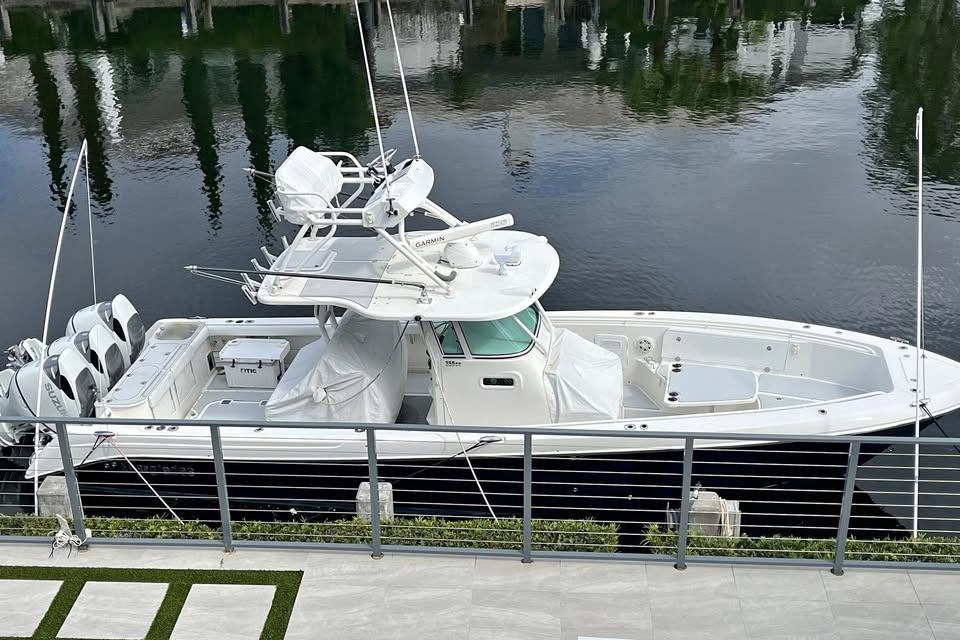 2008 Everglades 350 Center Console