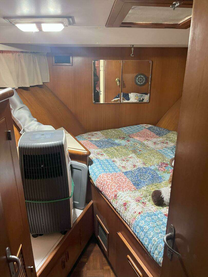 1990 Jefferson 43 Sundeck - Image 30