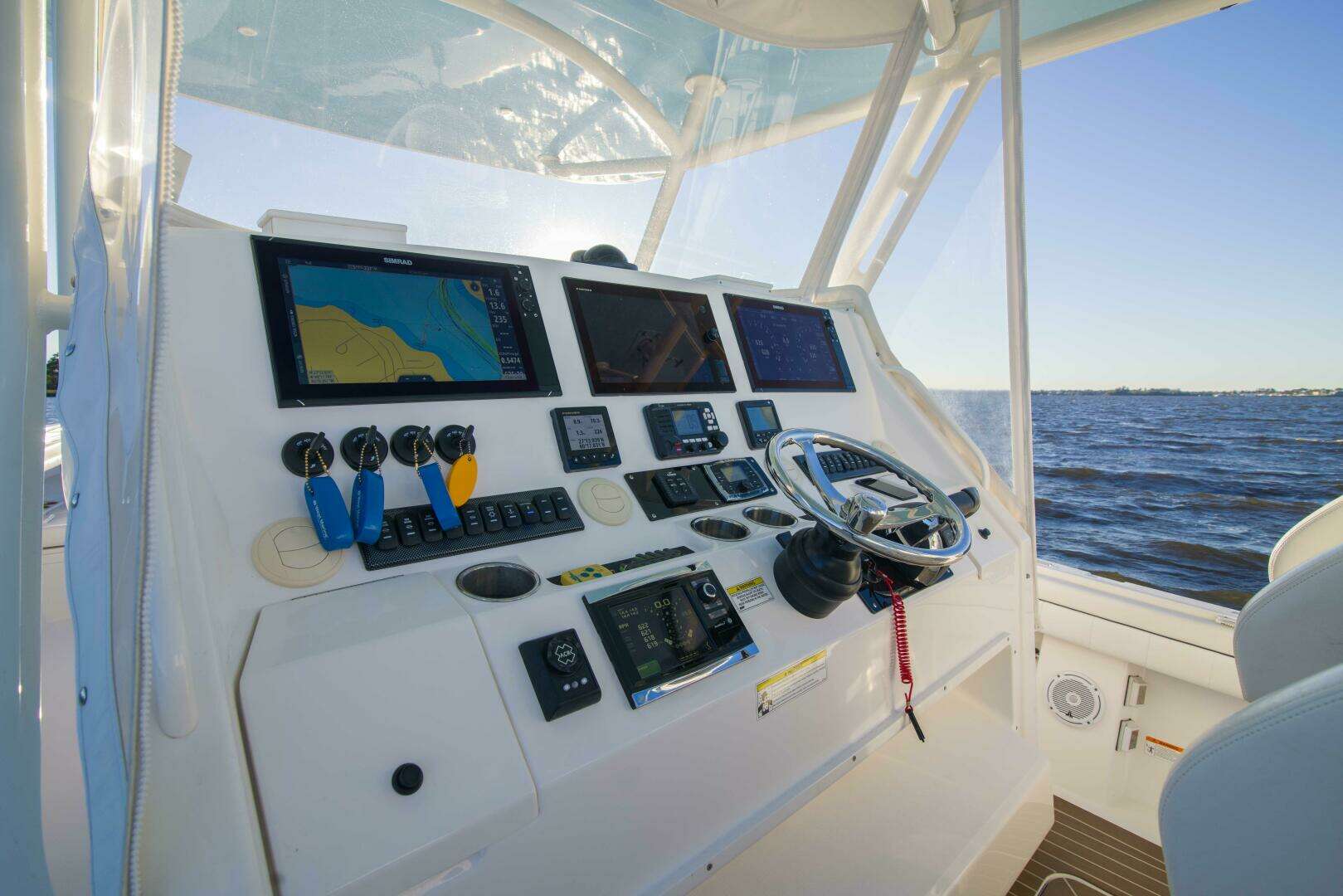 2016 Regulator 41 Center Console - Image 4