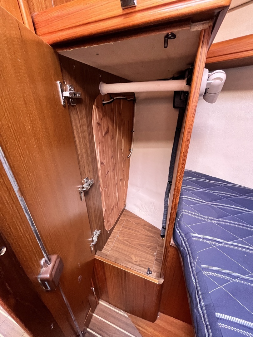 2006 Hunter 36 - Image 12