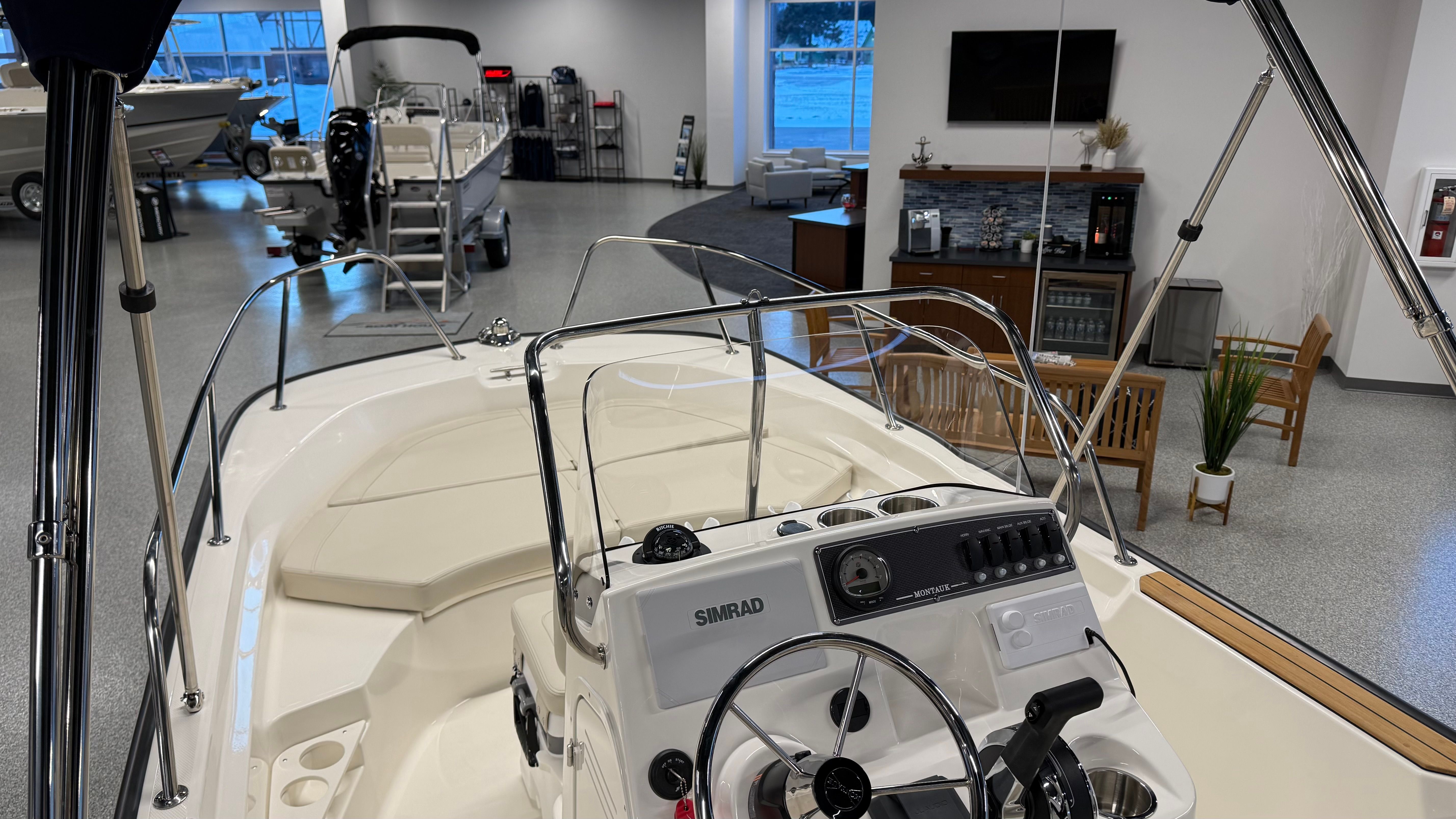 2026 Boston Whaler 170 Montauk - 9
