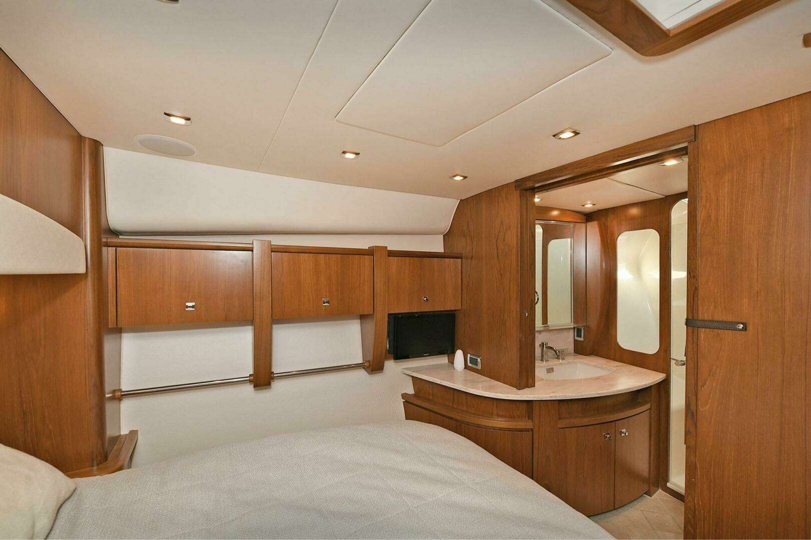 2015 Tiara Yachts 48 Convertible - Image 27