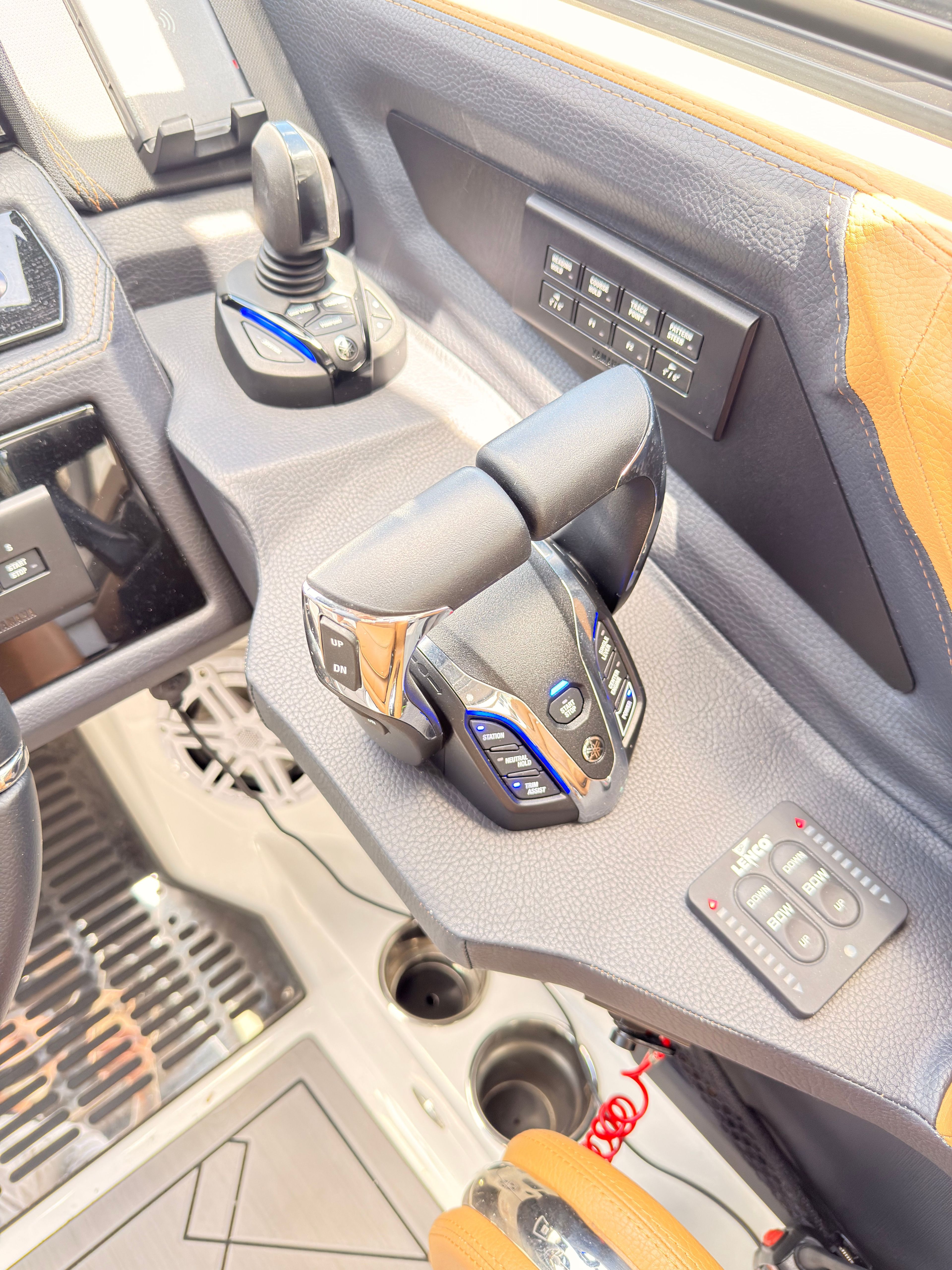 2024 Cobalt R8 Outboard - 3