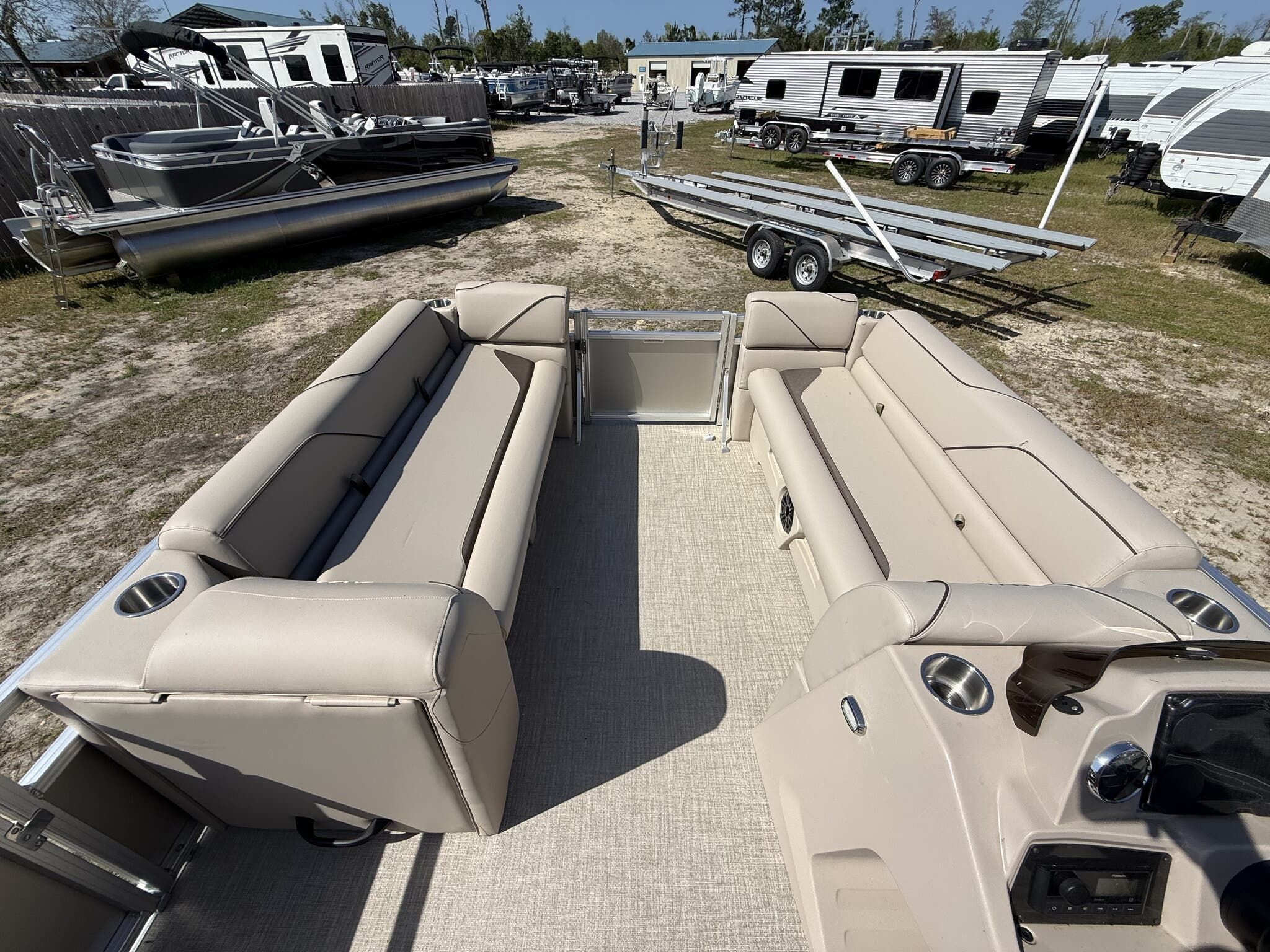 2026 Avalon Venture 85 23 QUAD LOUNGER 140HP - 4