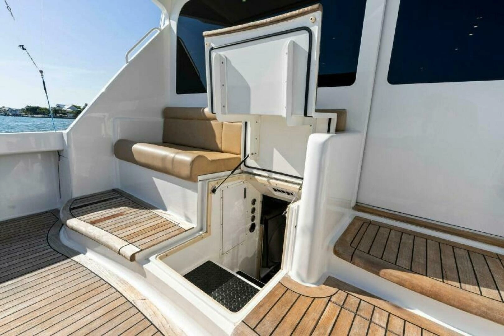 2003 Viking 48 Convertible - Image 11
