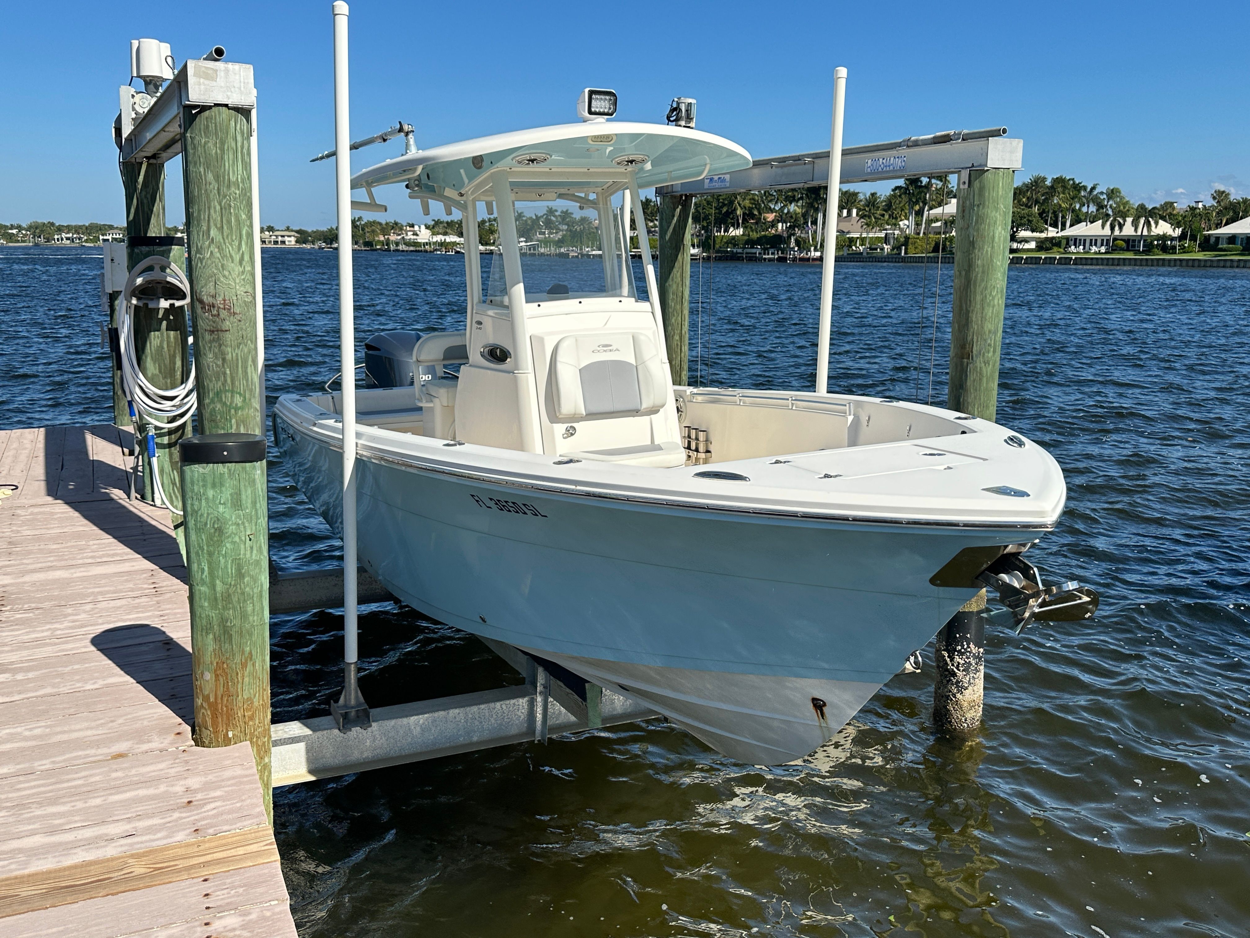 2020 Cobia 240 Center Console