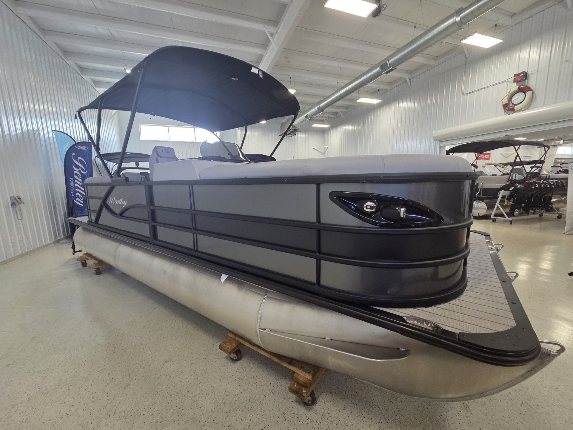2026 Bentley Pontoons Legacy 223 Navigator - 4