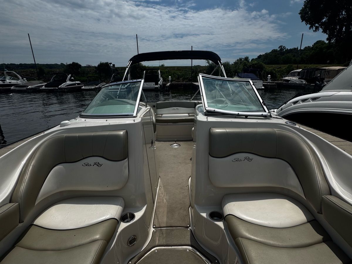 2006 Sea Ray 220 Sundeck (220 SD) - 8