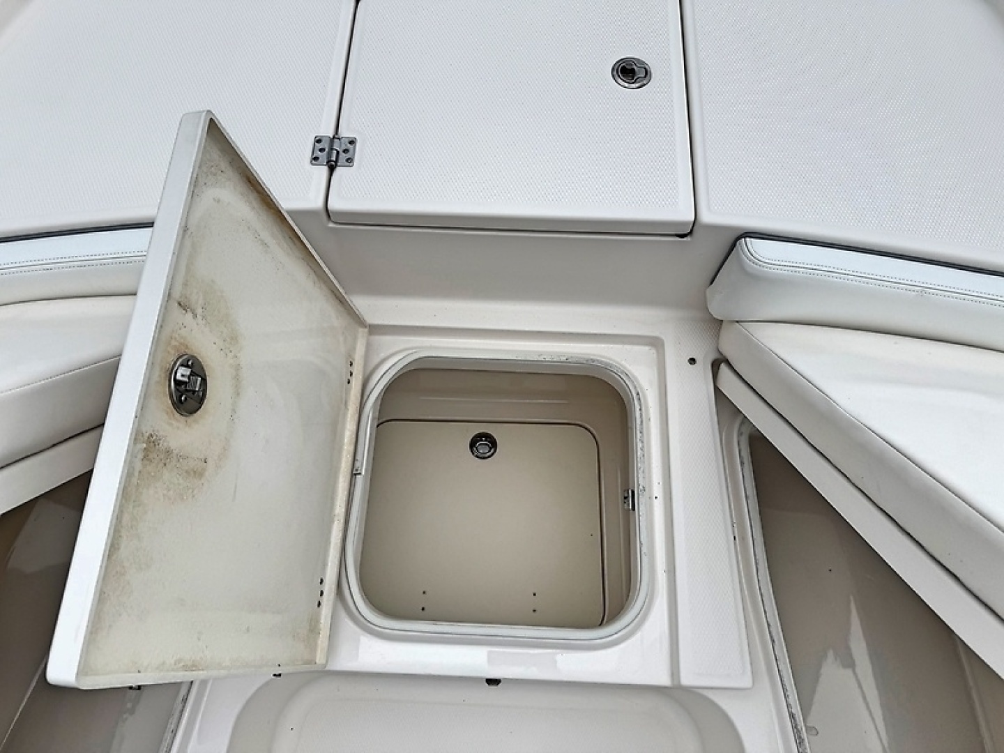 2021 Robalo 246 Cayman SD - Image 39