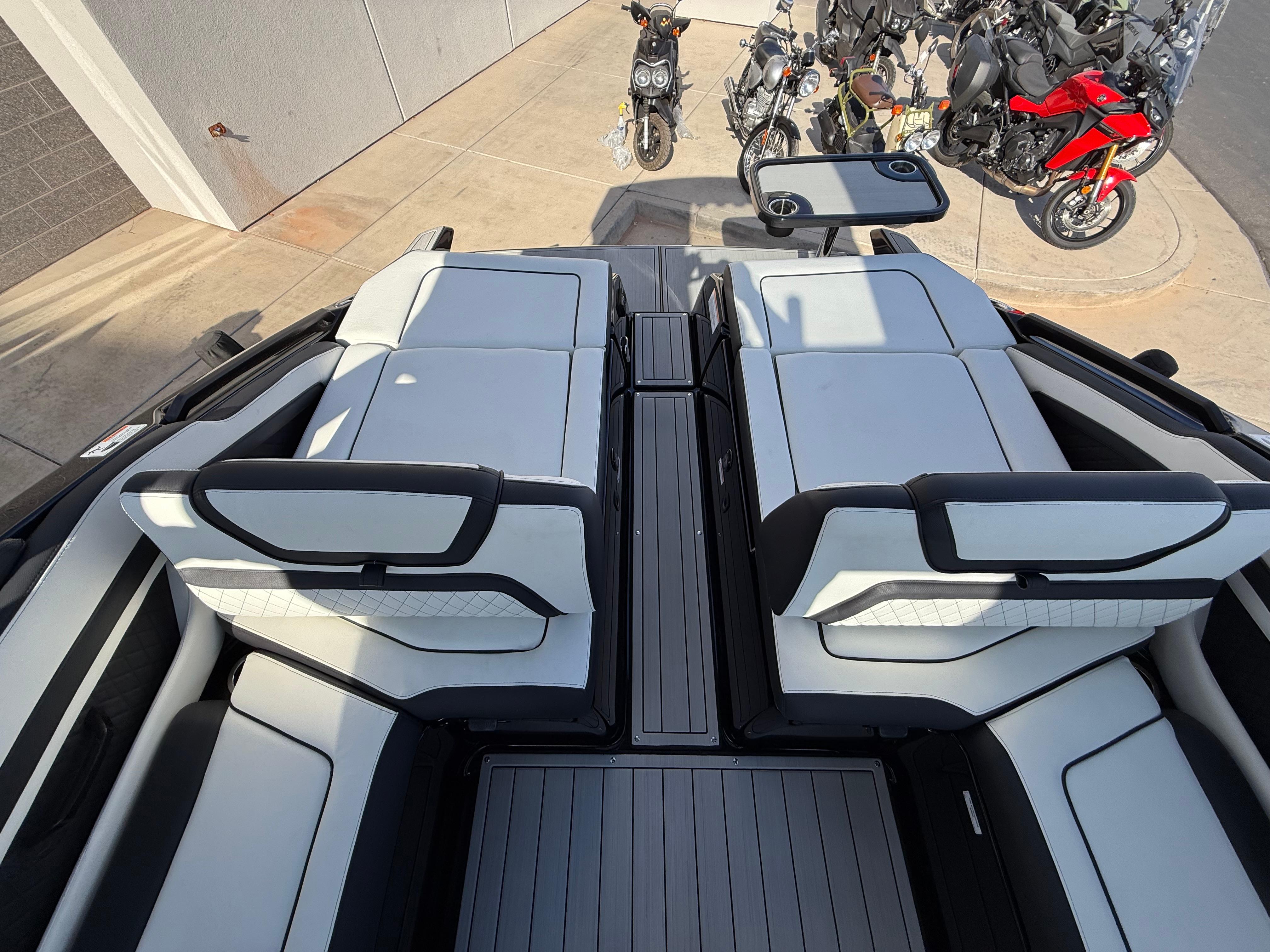 2025 Yamaha Boats 275SD - 131
