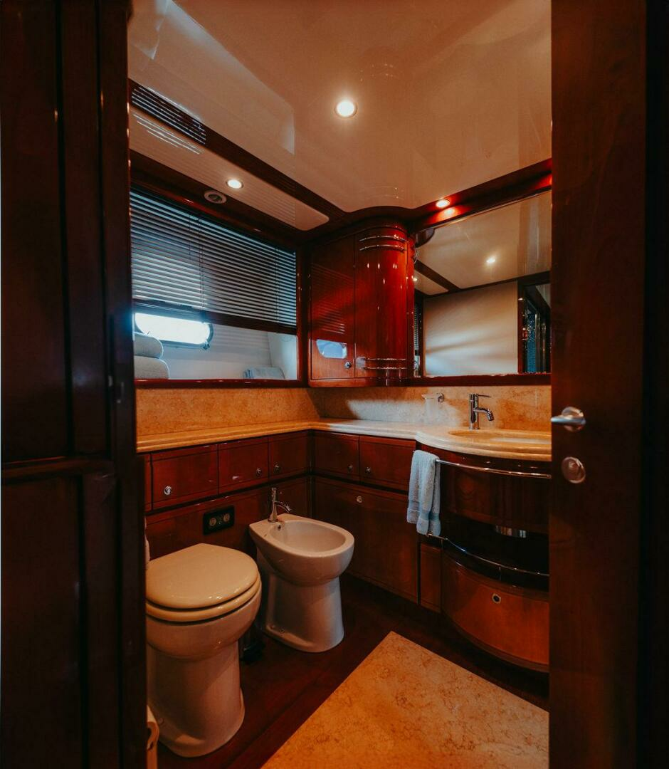 2007 Ferretti Yachts 881 - Image 21