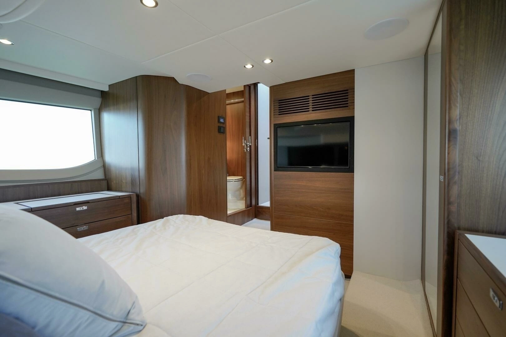 2021 Princess F50 - Image 24