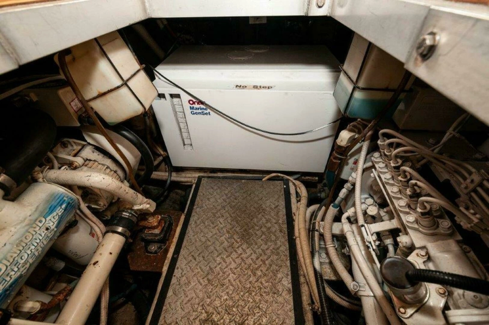 2002 Carver 444 Cockpit Motor Yacht - Image 32