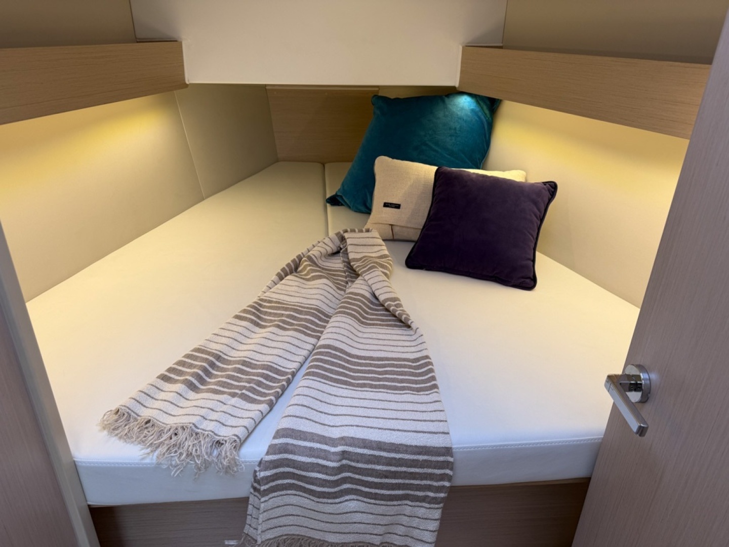 2023 Beneteau Oceanis 30.1 - Image 4