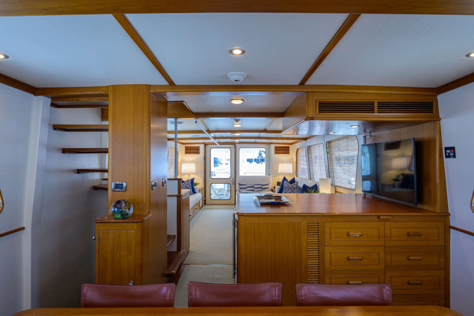 2003 New England Boatworks Enclosed Raised Pilothouse - Image 14