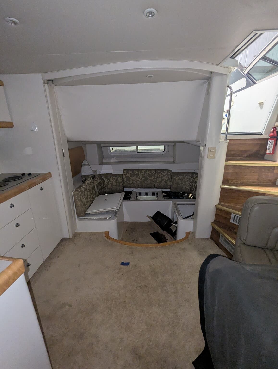 1994 Trojan 390 Express - 14