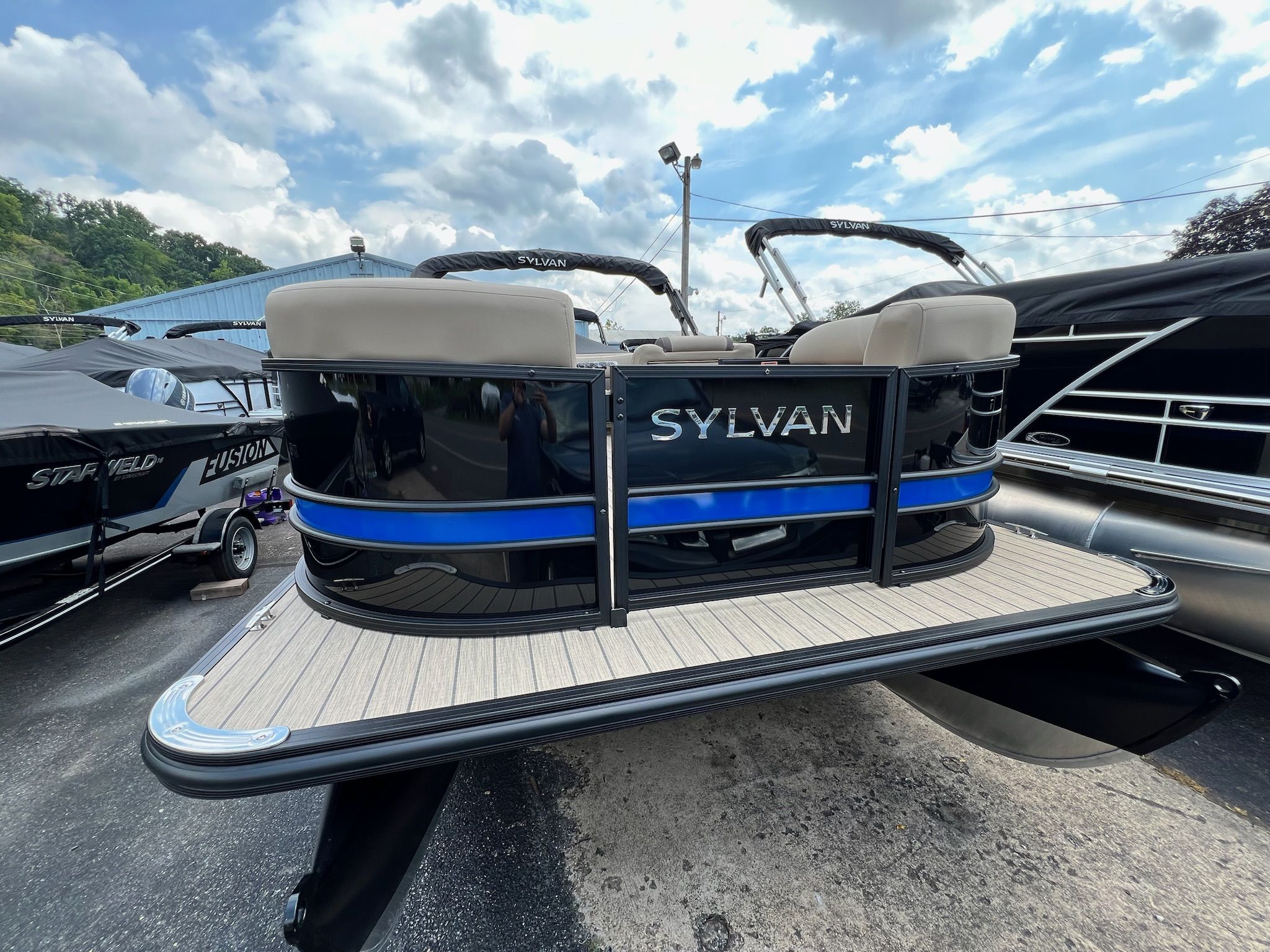 2026 Sylvan Mirage 8520 Cruise - 5