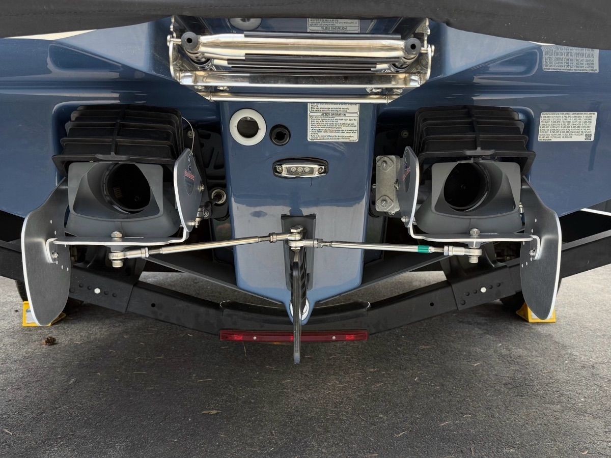 The image shows the rear section of a Yamaha 252SD boat with two jet drives.