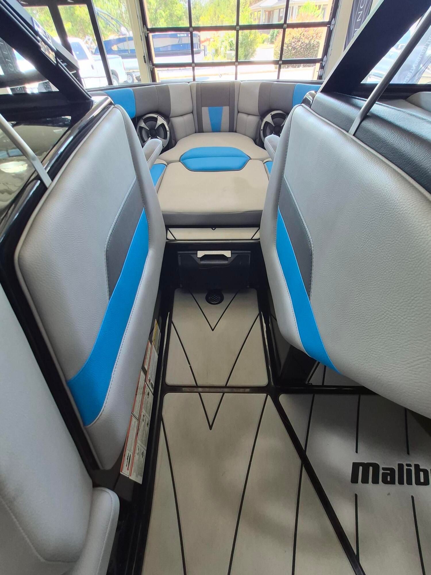 2021 MALIBU 23 LSV - Image 10