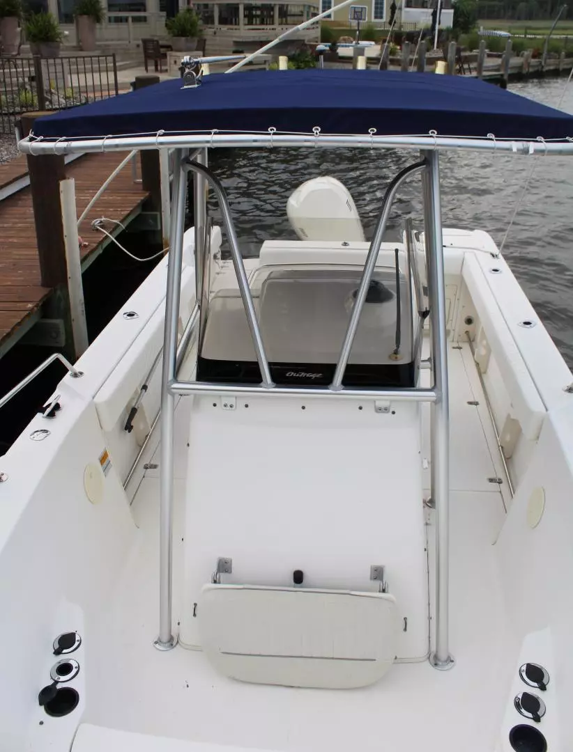 1999 Boston Whaler 23 Outrage - Image 7