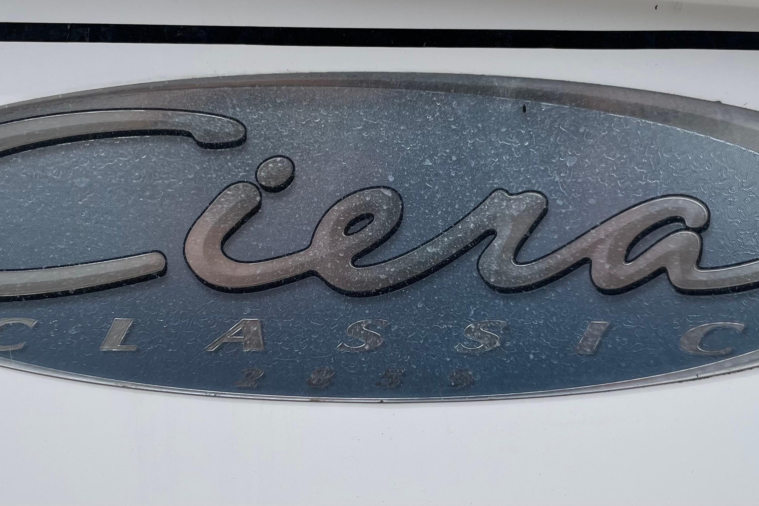 Bayliner 2859 Ciera Classic 2002 emblem on boat exterior.