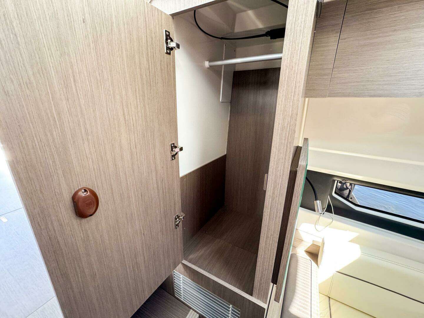 2025 Wellcraft 38 Explorer - Image 35