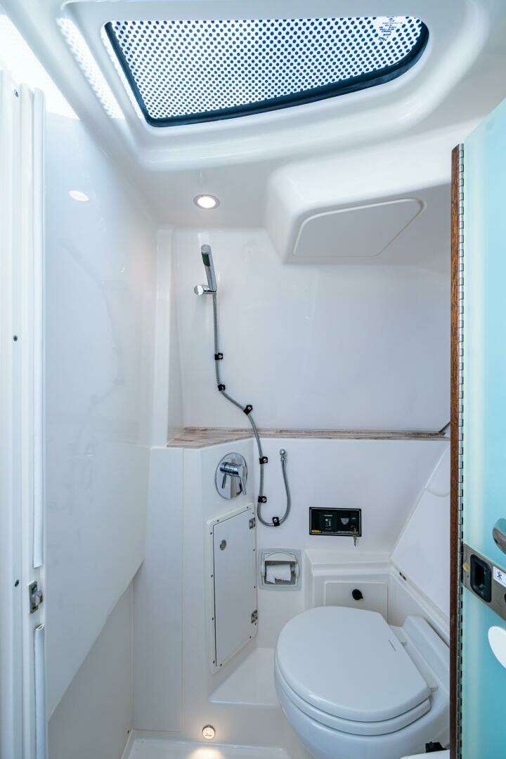 2019 Pursuit 365DC - Image 20