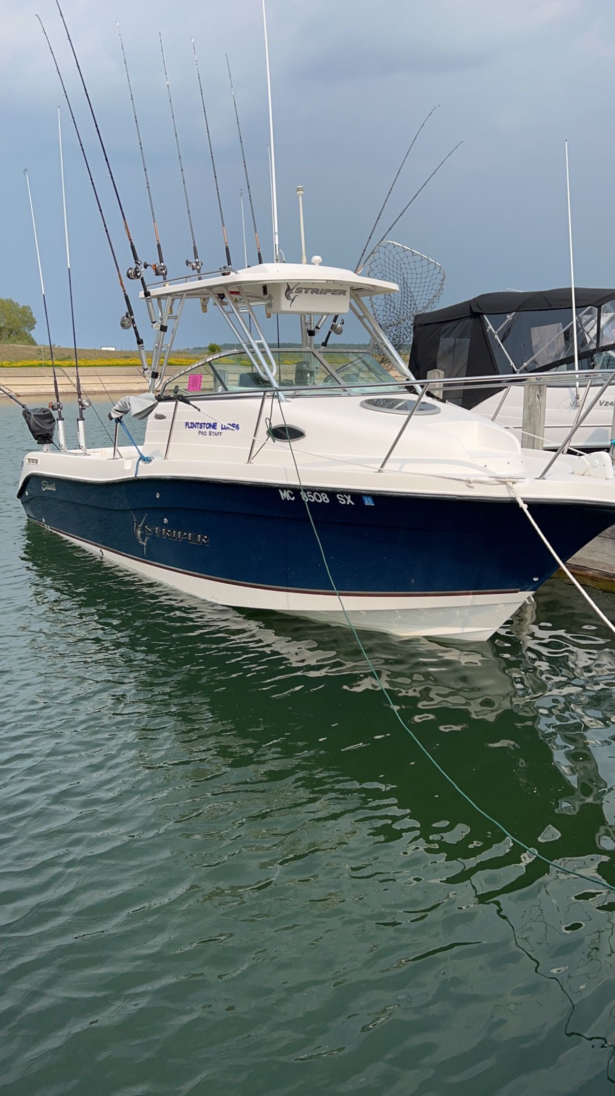 2007 Seaswirl Striper 2601 Walkaround I/O - 6