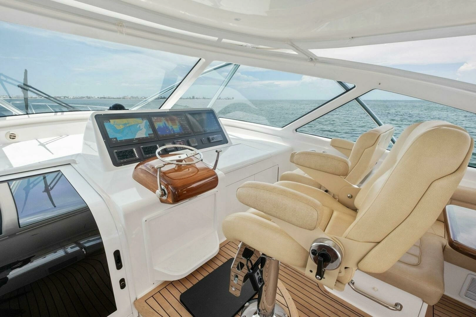 2015 Viking 52 OPEN - Image 24