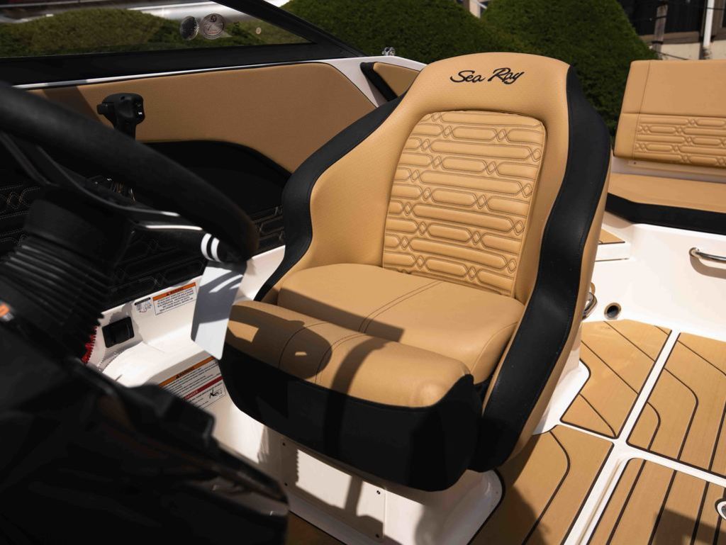 2026 Sea Ray SPX 210 Outboard - 15