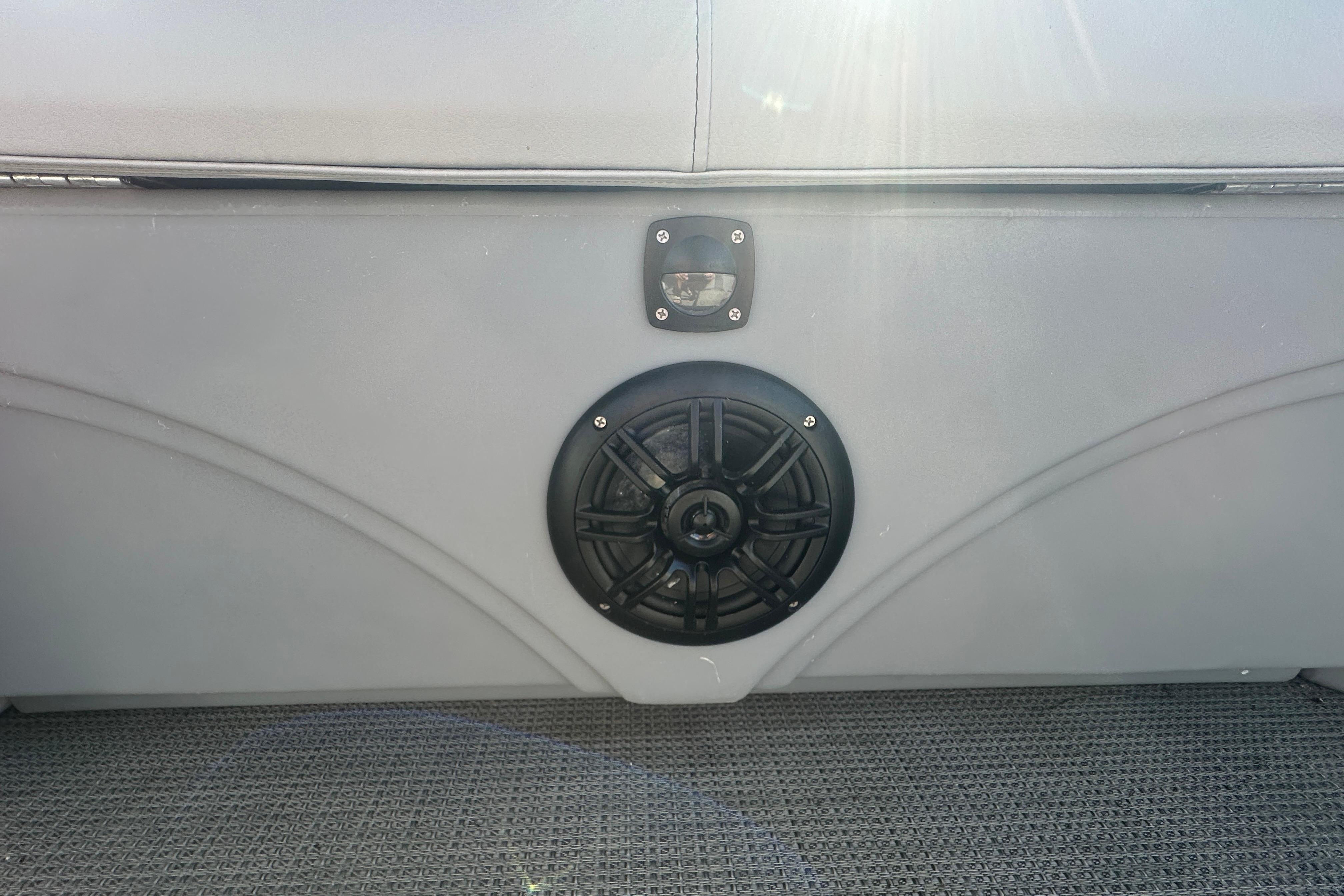 2023 Bentley Pontoons Legacy 243 Swingback speaker and light detail.