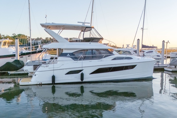 2021 Aquila 44