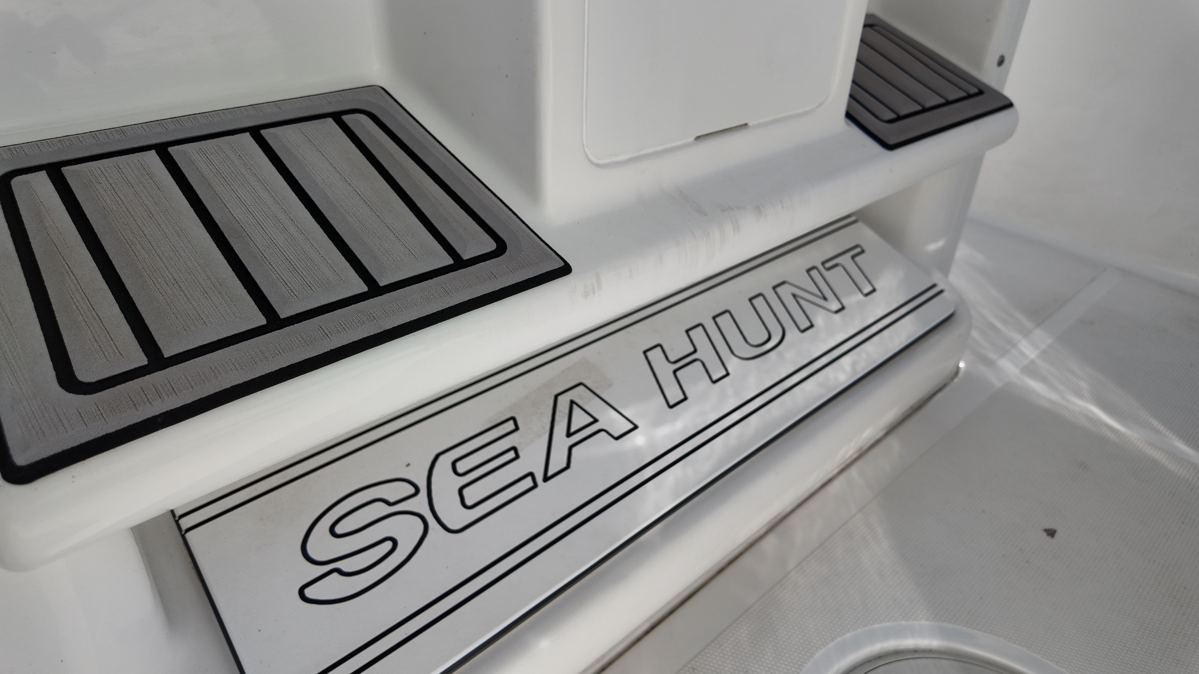 2023 Sea Hunt Ultra 265 SE - 33