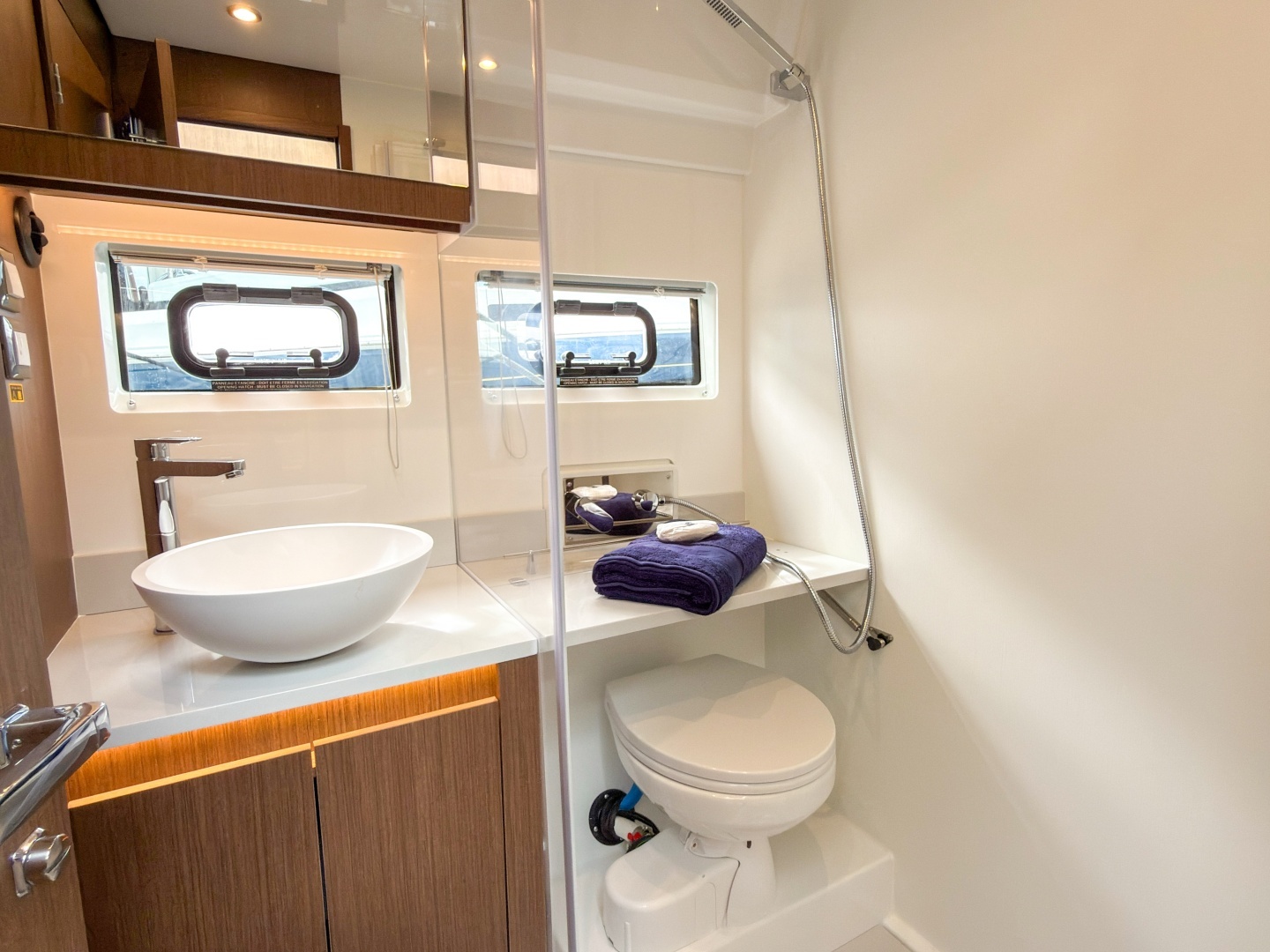 2026 Beneteau Antares 12 Coupe - Image 12