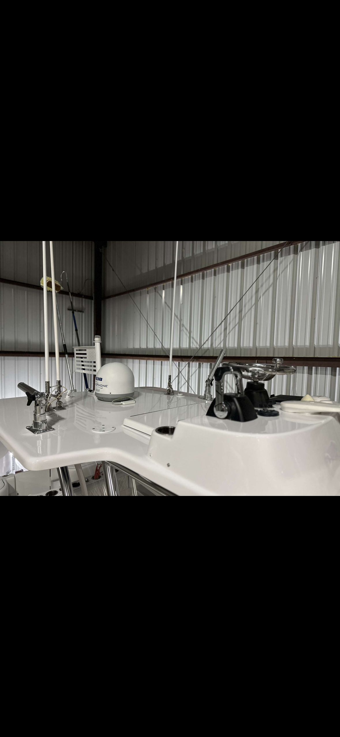 SeaHunter 31 Tournament 2019 in warehouse, equipment detail view.