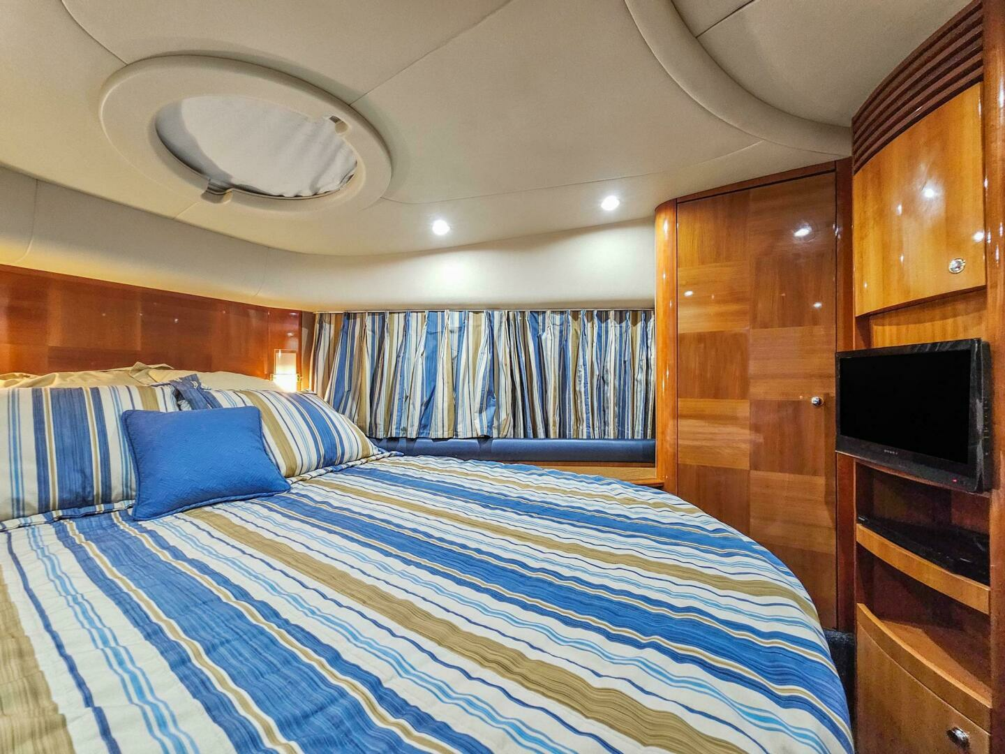 2005 Azimut 55 flybridge - Image 31