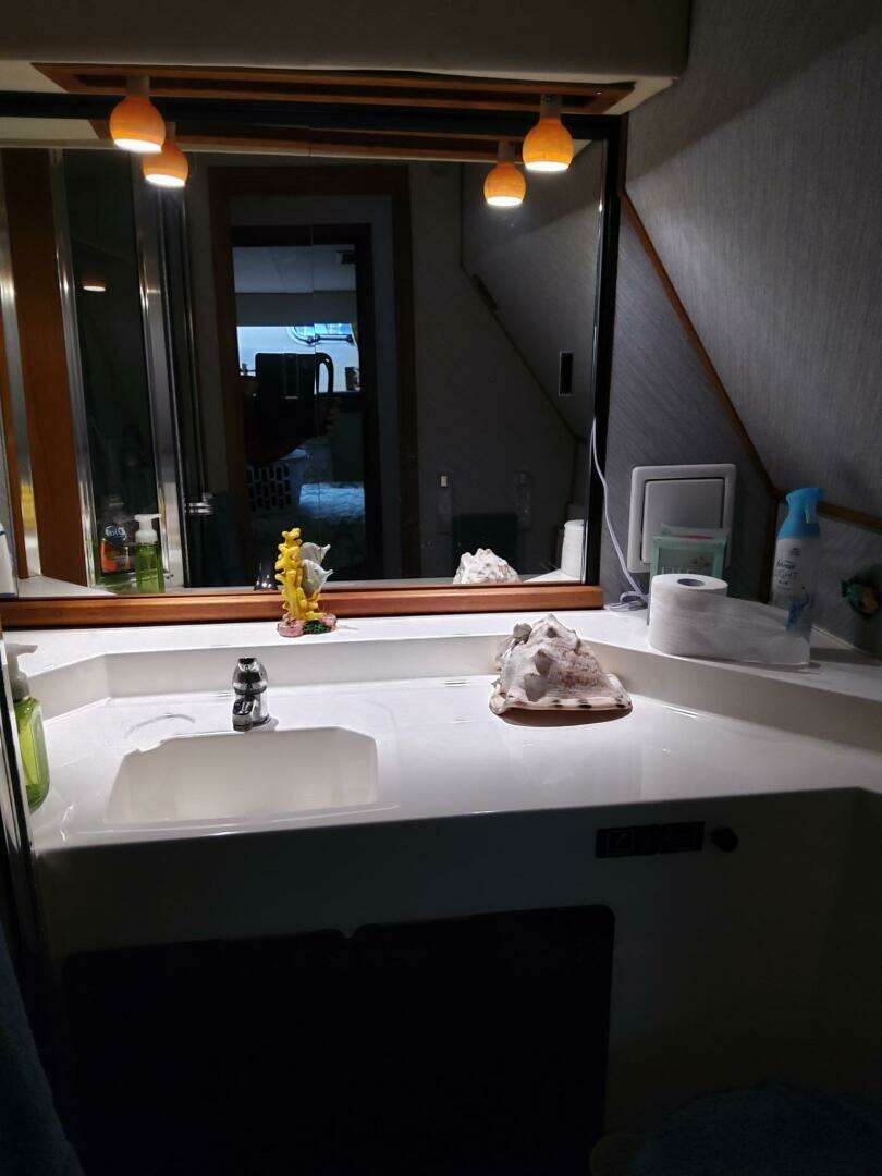 1991 Bayliner 4588 Pilothouse Motoryacht - Image 19