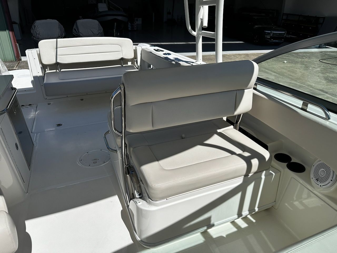 2016 Boston Whaler 270 Vantage - 17