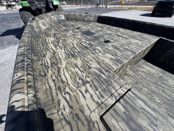 2025 SeaArk 1752 Slayer Pro boat with camouflage pattern on deck.