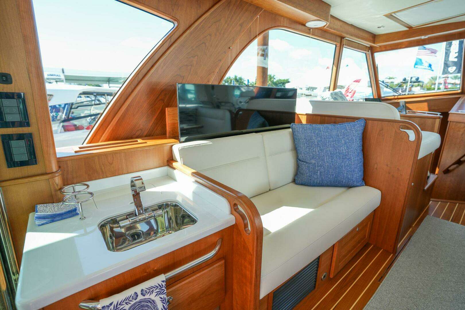 2027 Sabre 51 Salon Express - Image 16