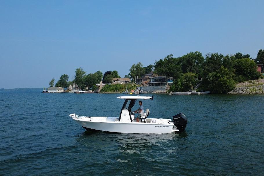 2025 Sportsman Masters 227 Bay Boat