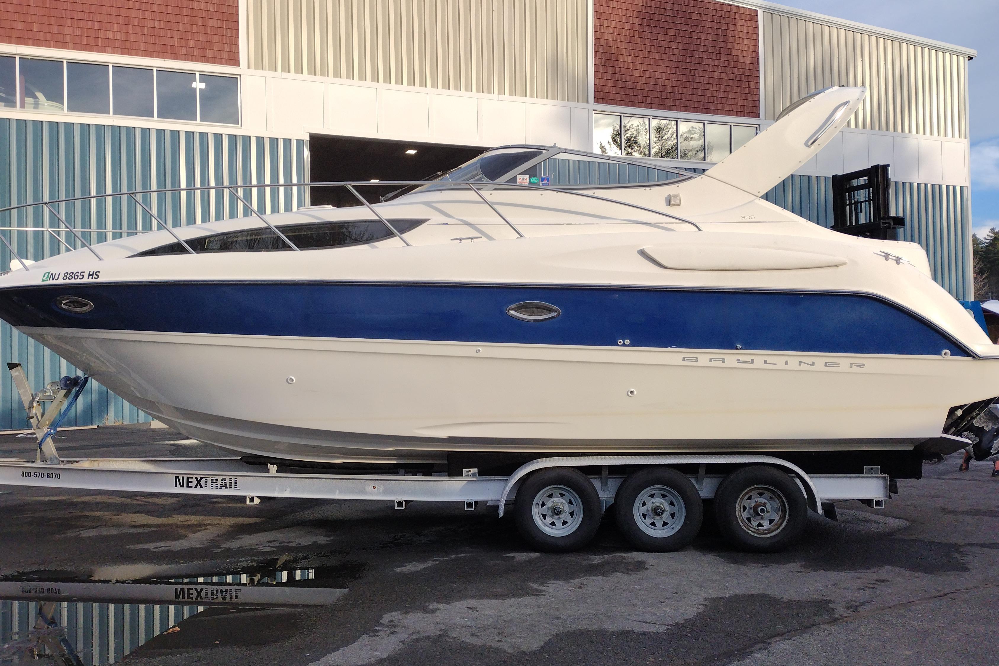 2005 Bayliner 305