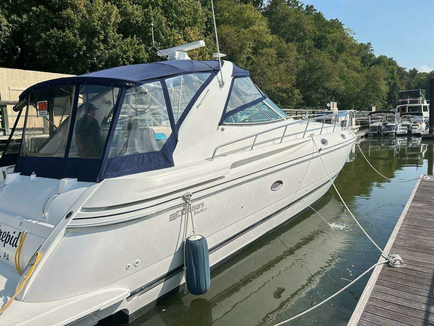 1997 Cruisers Yachts 4270 Esprit - Image 3