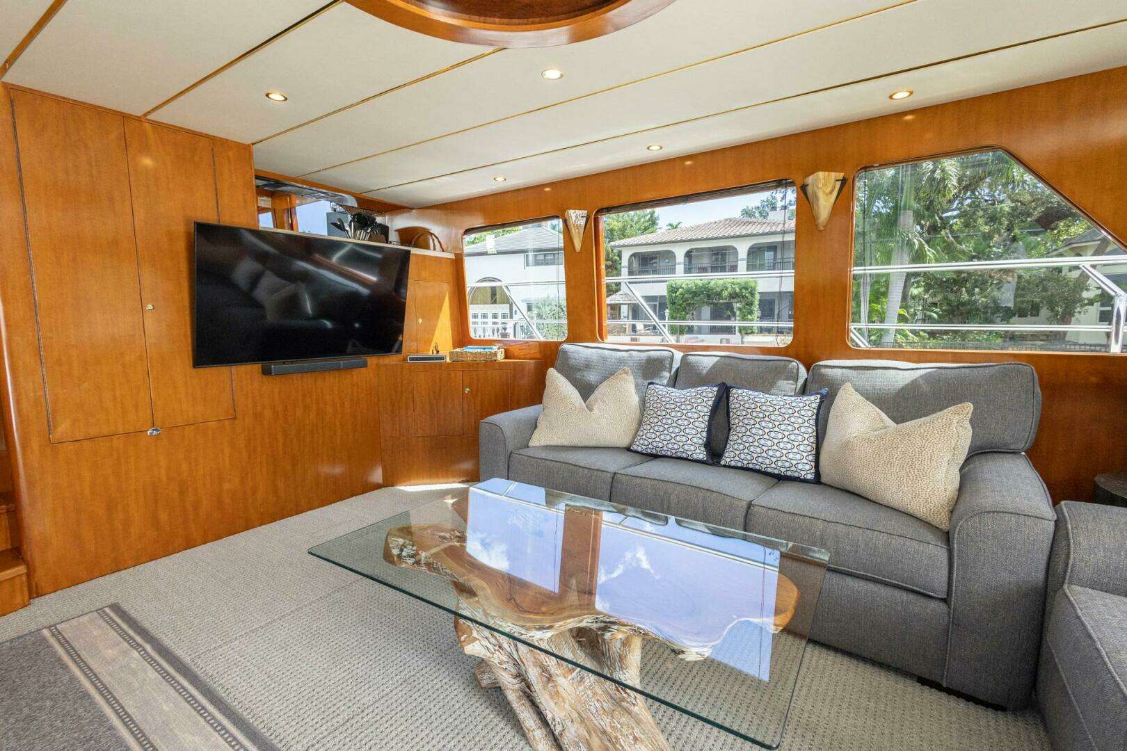 2005 Ocean Alexander Raised Pilothouse Flybridge Sedan - Image 5