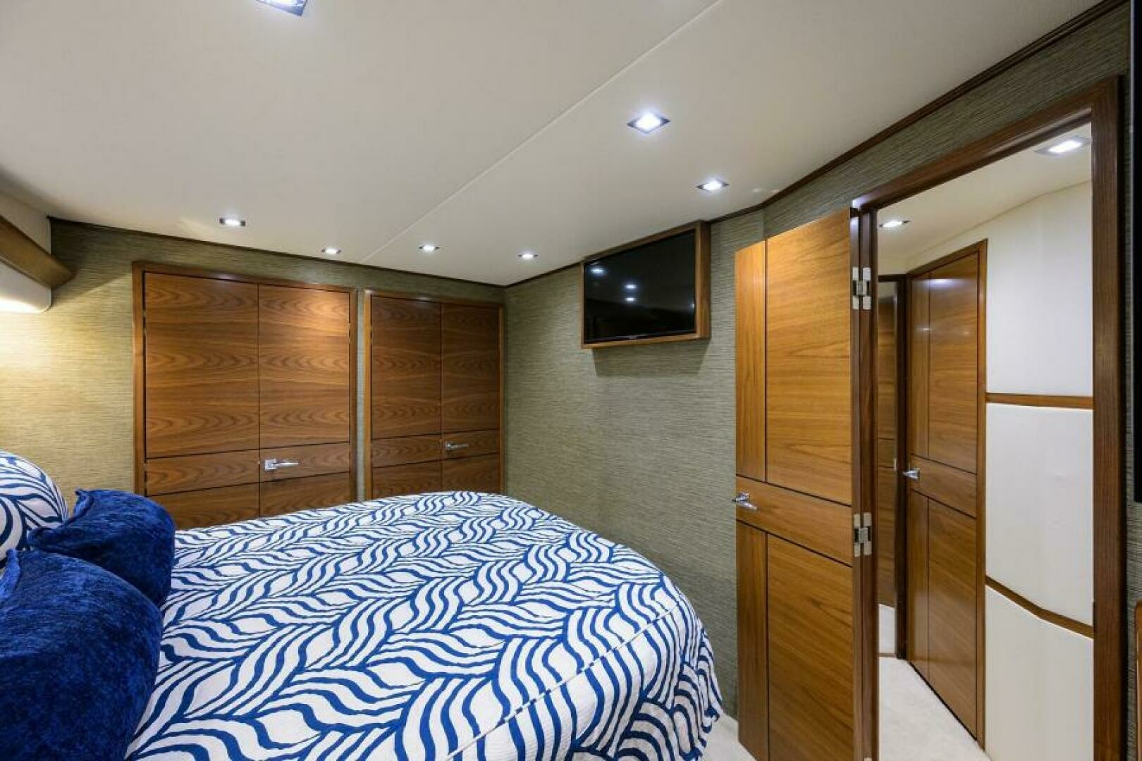 2023 Viking 64 Convertible - Image 18